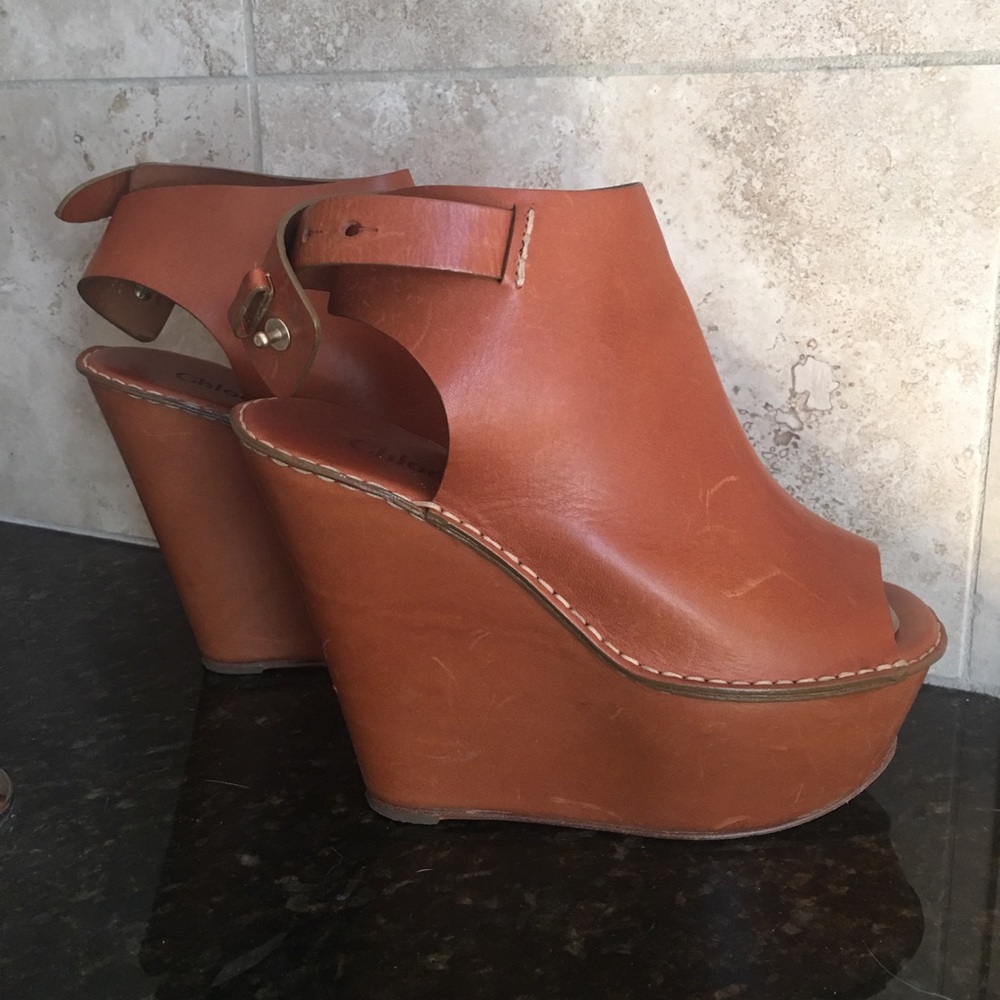Chloé  |  tuscan calf wedge